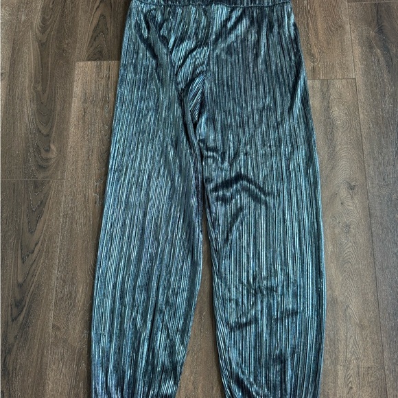 Victoria’s Secret metallic sleeping pants.  Jogger style, women’s size large. - Picture 7 of 9